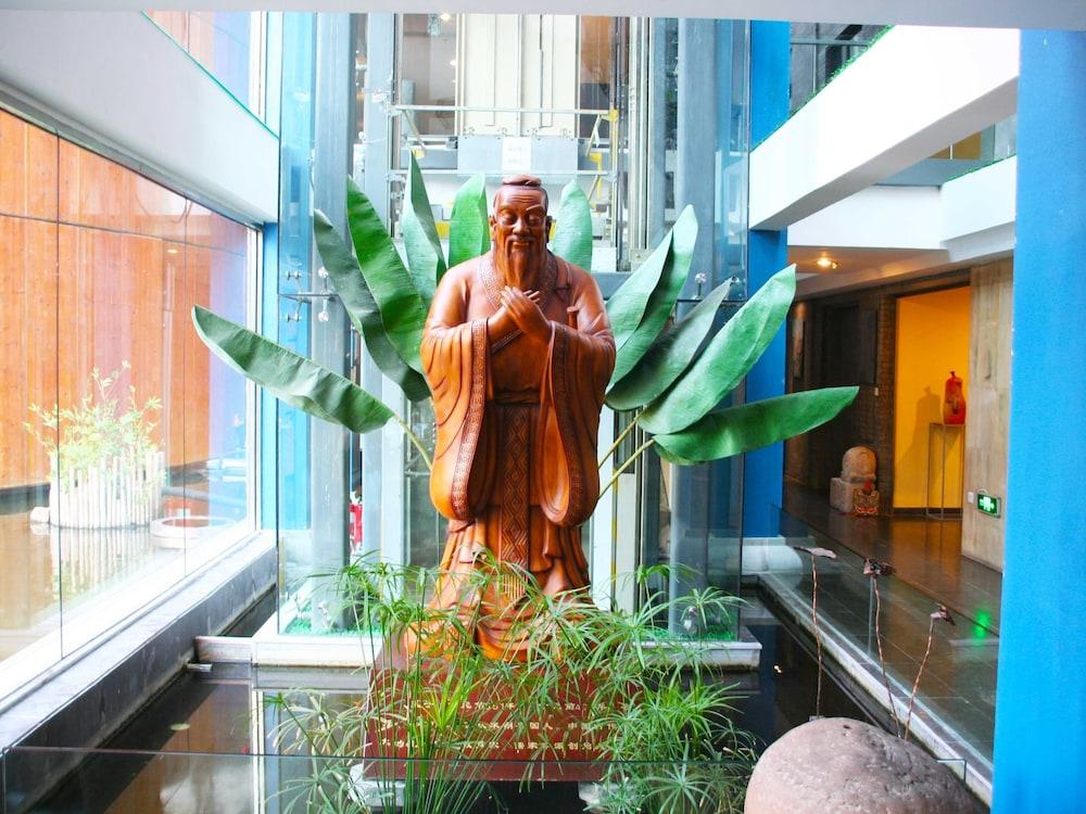 China Community Culture & Art Hotel Qingdao Extérieur photo